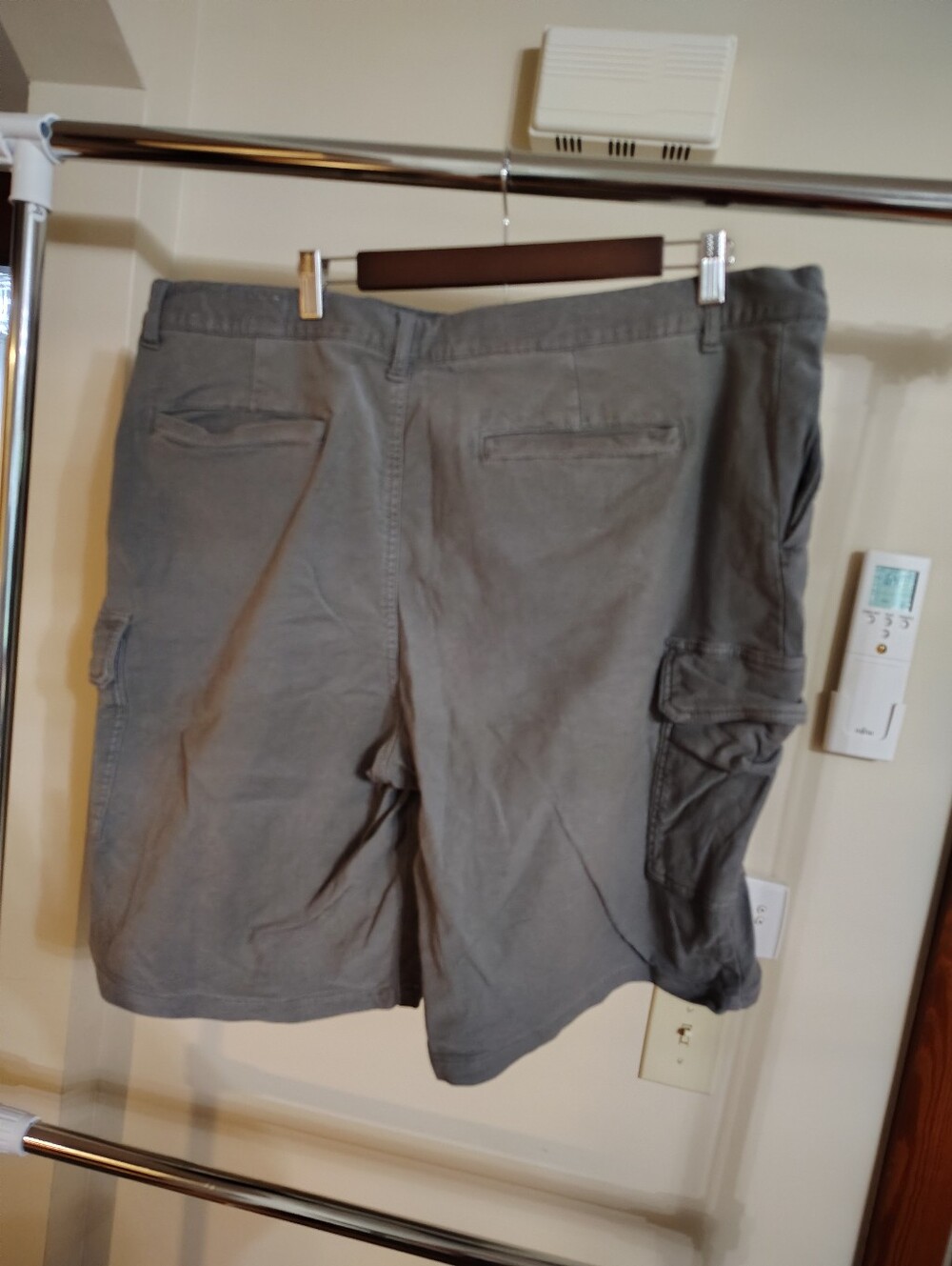 32 Degrees Men's Cargo Shorts in Gray - Picture 2 of 5